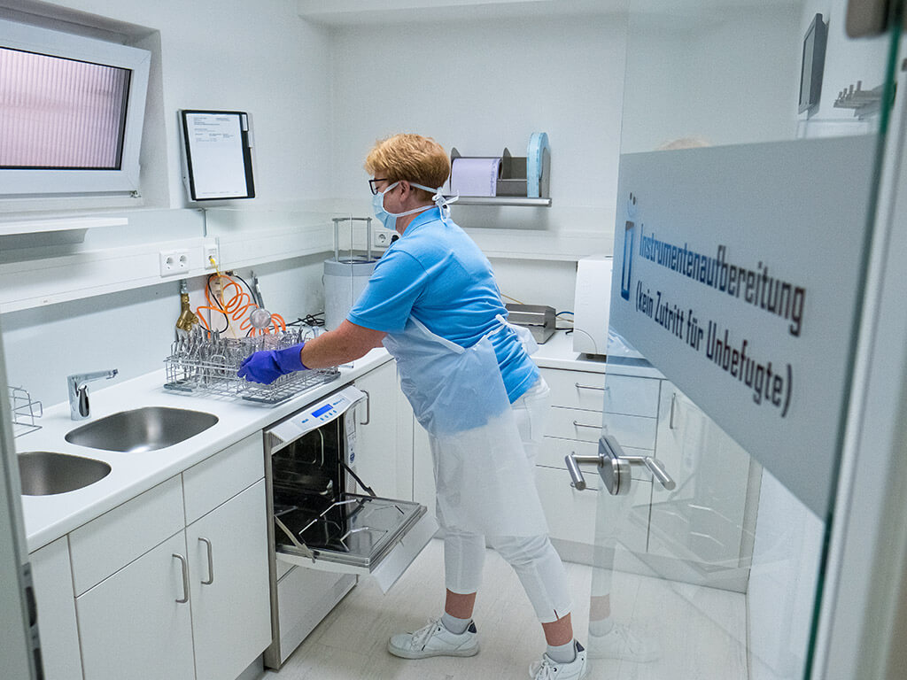 Raumeinblick des Instrumentenaufbereitungsraum.