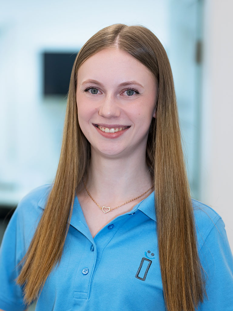 Portrait einer Behandlungsassistenz.